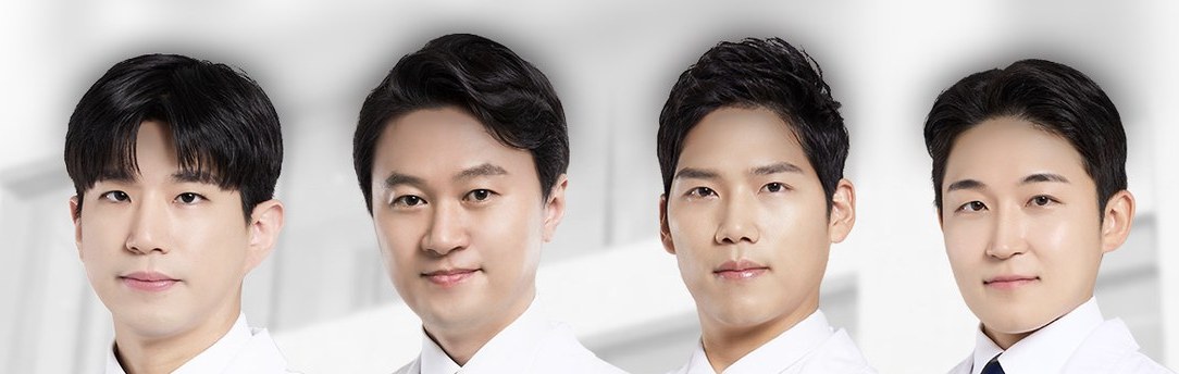 Four VG Plastic Surgery doctors in white coats